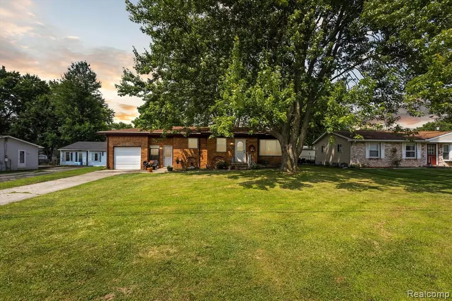 4215 N Genesee Road, Flint, MI 48506 1569