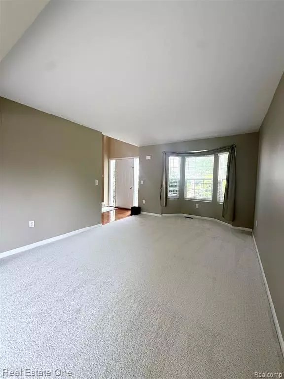 Troy, MI 48083 6424,2314 CEDAR KNOLL Drive