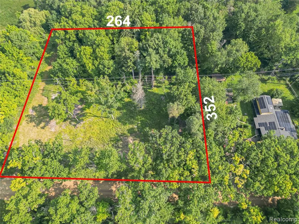 West Bloomfield, MI 48323 2141,7230 Walnut Lake Road Road