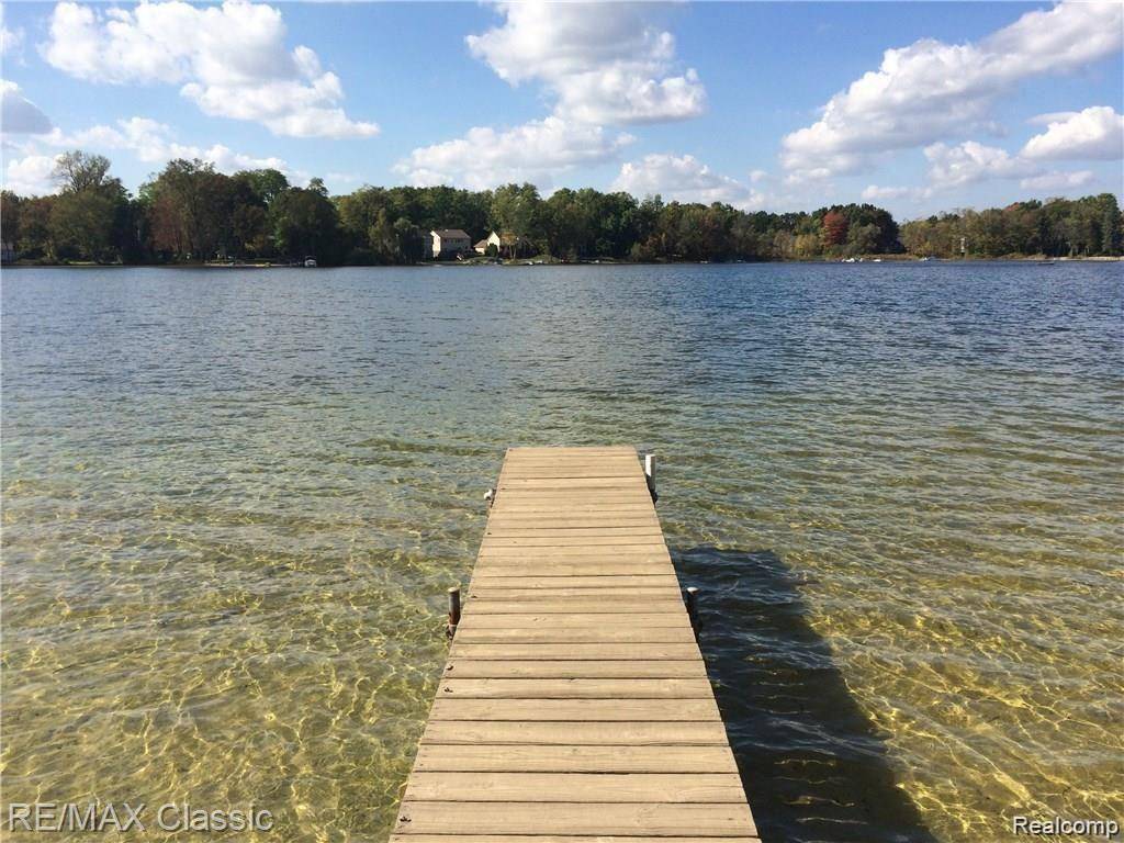 Commerce Twp, MI 48382 1838,3965 Burnet Road