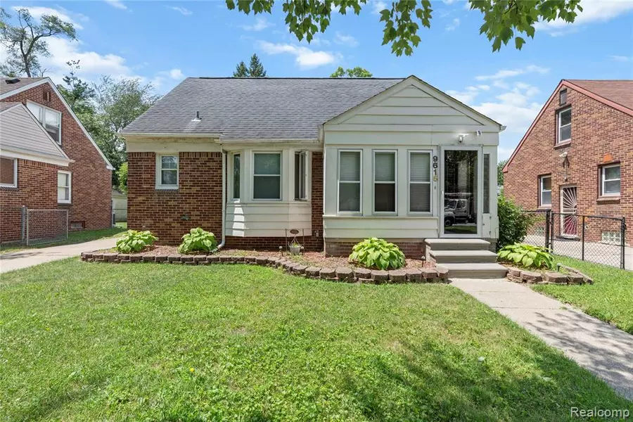 9615 W Parkway Street, Redford, MI 48239 1390