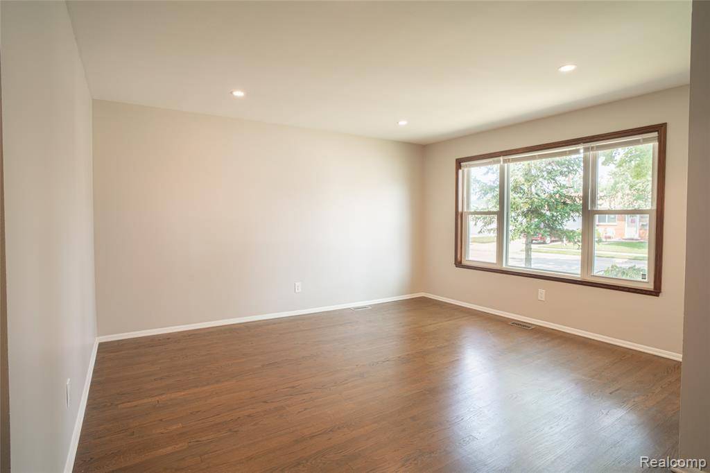 Warren, MI 48089 1055,11138 Jim Place