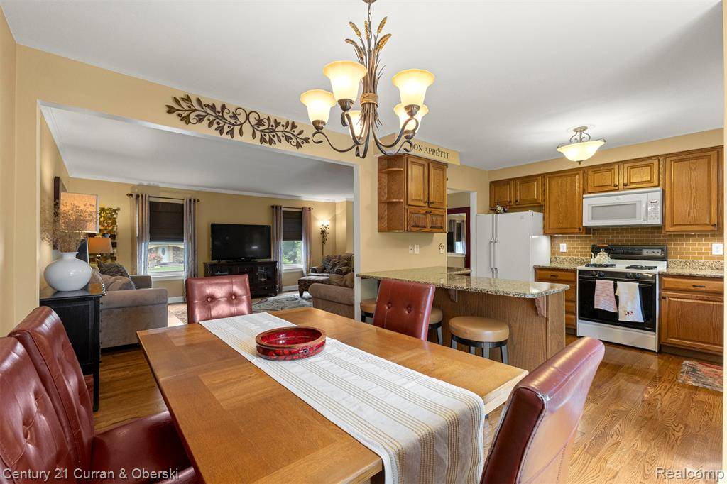 Canton, MI 48187 3634,6114 Raintree Drive