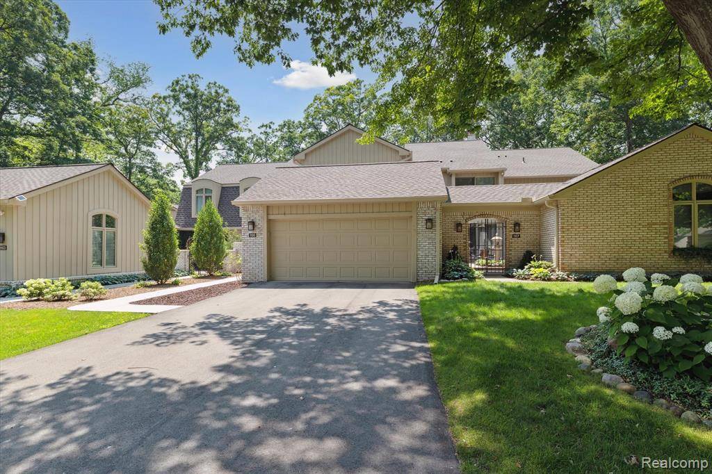 1105 Ivyglen Circle, Bloomfield Hills, MI 48304 1237
