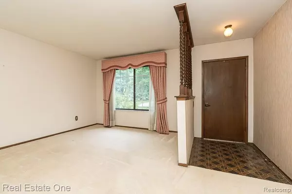 Troy, MI 48085 3879,2220 Michele Drive