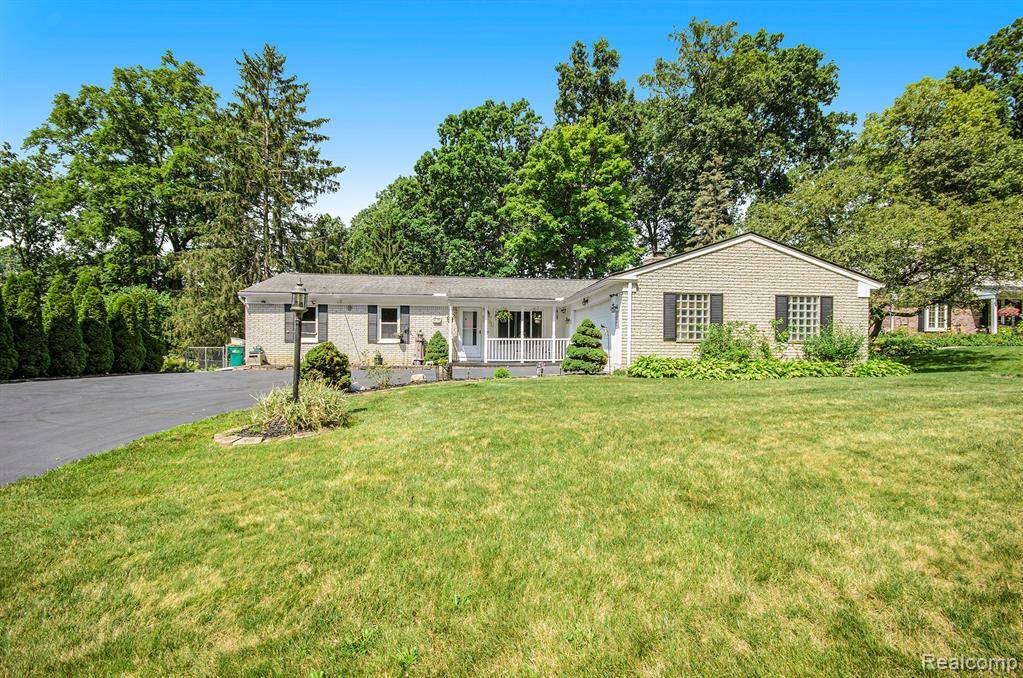 3172 Branch Court, Wixom, MI 48393 1200