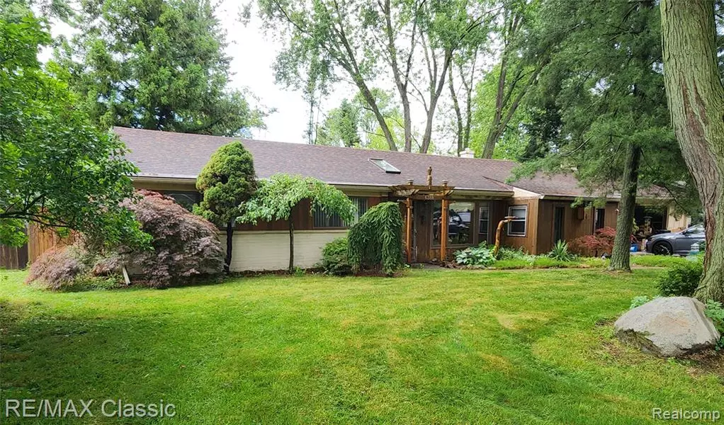 6388 Hermana Road, West Bloomfield, MI 48324 1041