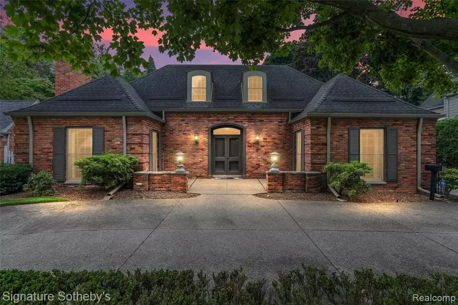 267 Hillcrest Avenue, Grosse Pointe Farms, MI 48236 3108