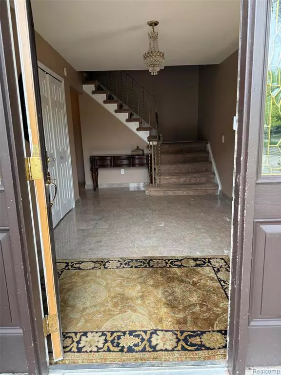 Farmington Hills, MI 48331 2154,30056 Mayfair Drive