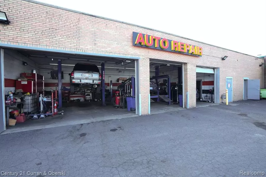 6811 Schaefer Road, Dearborn Heights, MI 48126 1814