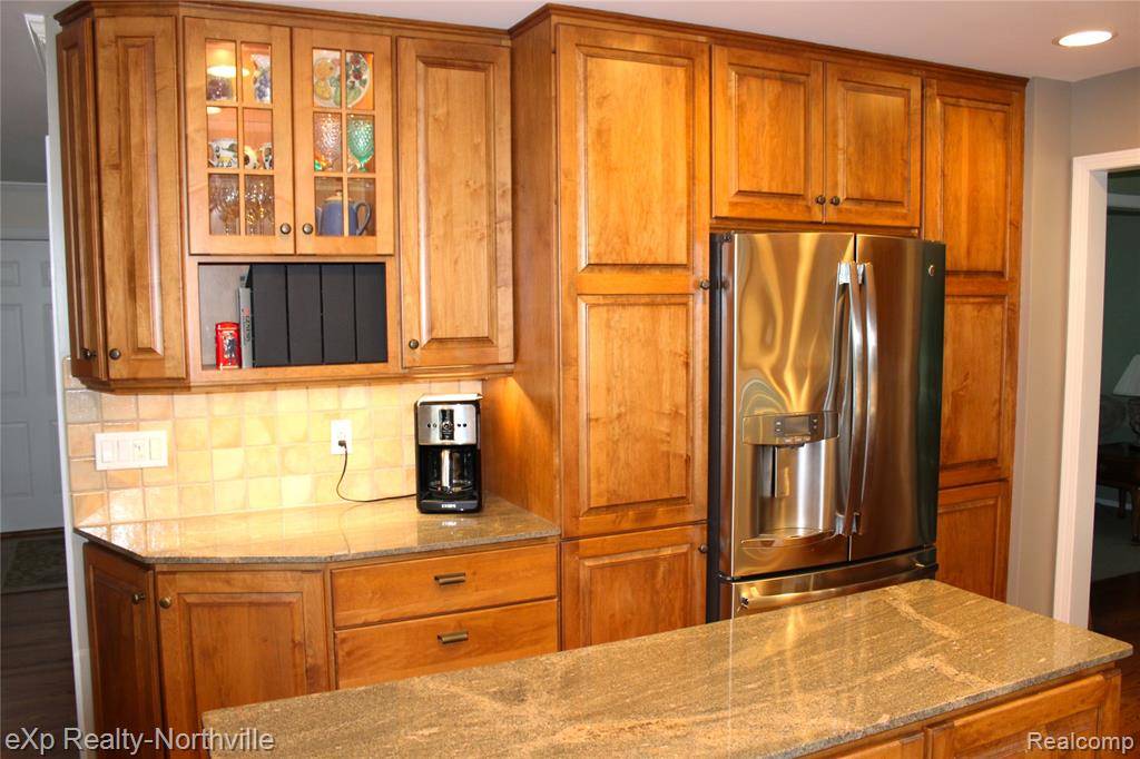 Farmington Hills, MI 48331 2437,29185 Leesburg Court