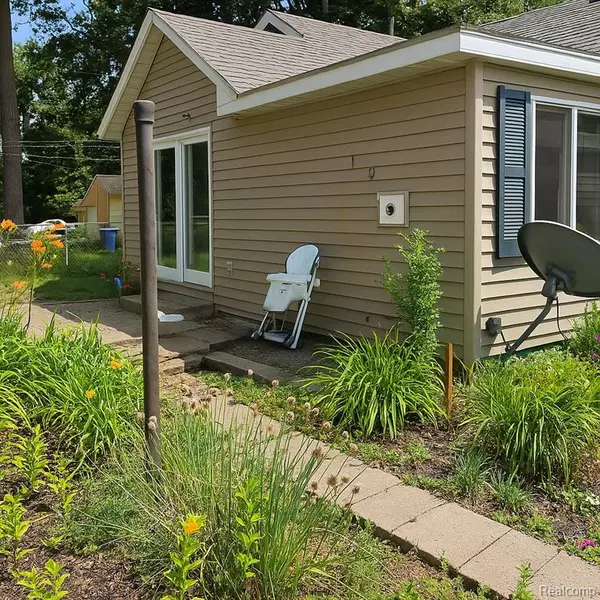 Lansing, MI 48910 4518,100 Fenton Street