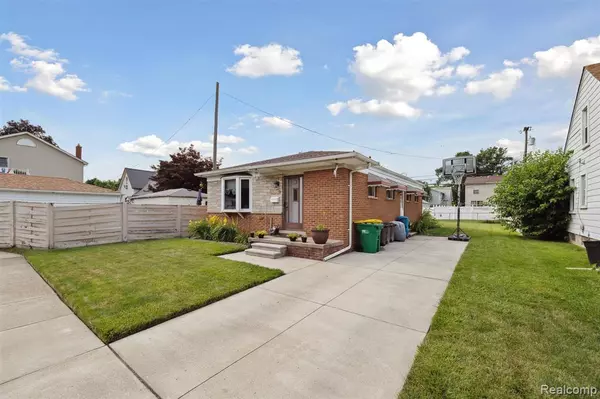 Wyandotte, MI 48192 4408,1092 Poplar Court