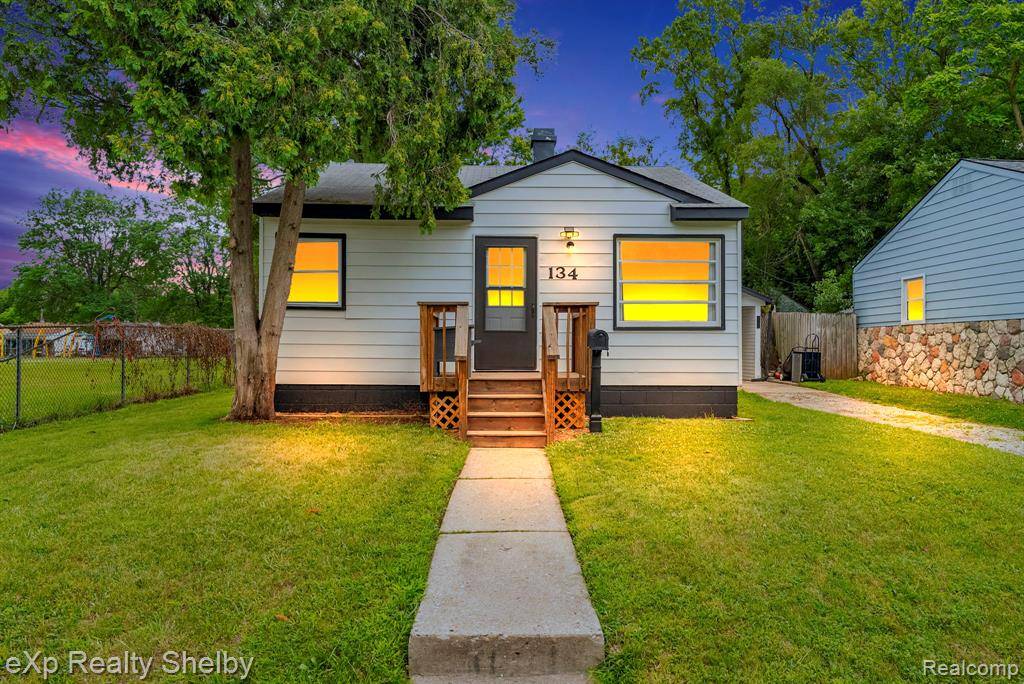 134 W Fairmount Avenue, Pontiac, MI 48340 2736