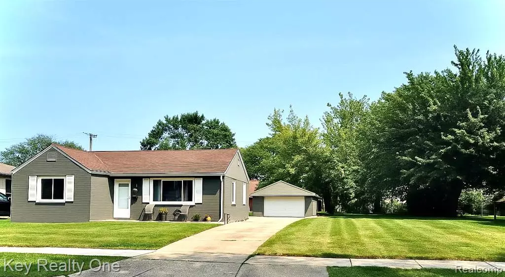8073 Helen, Center Line, MI 48015 1534