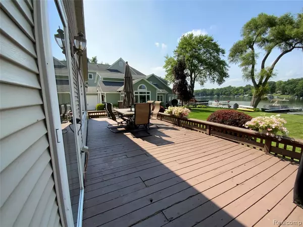 West Bloomfield, MI 48323 1116,6930 Colony Drive