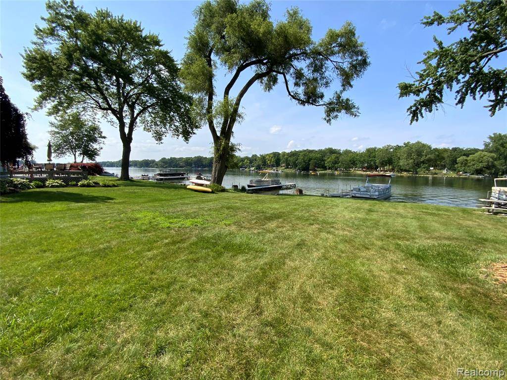6930 Colony Drive, West Bloomfield, MI 48323 1116