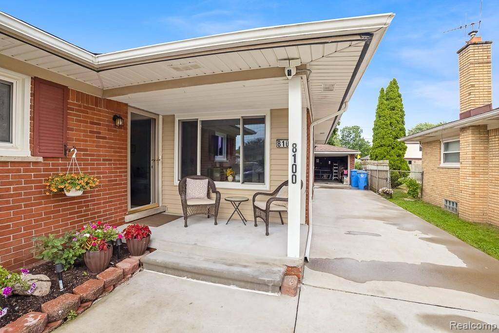 8100 Lochdale Street, Dearborn Heights, MI 48127