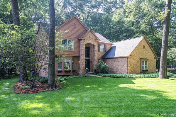 Davisburg, MI 48350 2044,8212 Pine Lake Drive