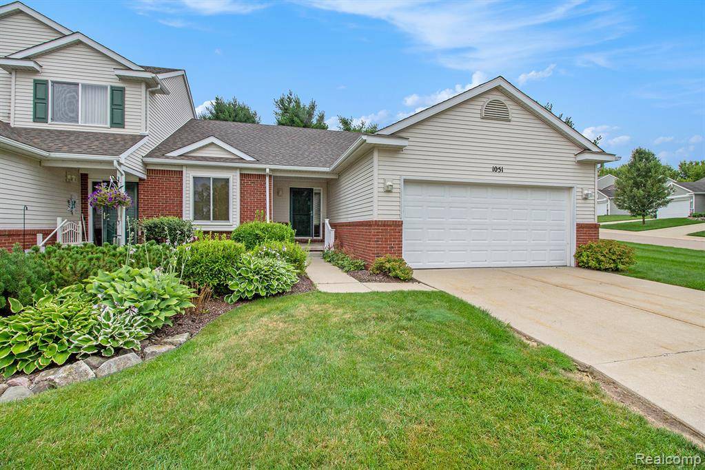 Howell, MI 48843 6822,1051 Spirea