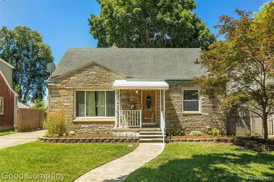 23121 Roanoke Avenue, Oak Park, MI 48237 2350