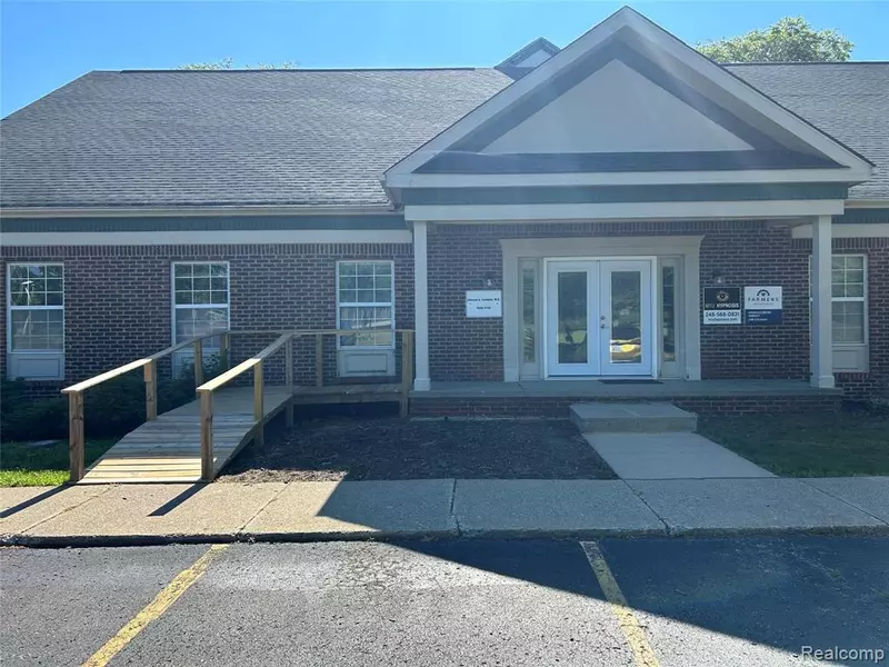 1370 N OAKLAND BLVD STE 100, Waterford, MI 48327 1574