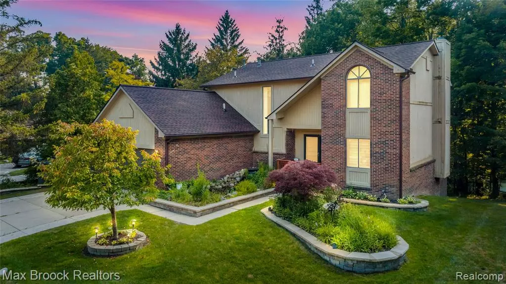 6360 Brookview Lane, West Bloomfield, MI 48322 1052