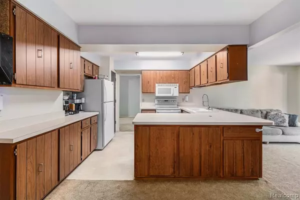 Flushing, MI 48433 2163,330 Holland Road