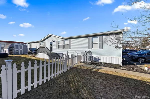 7074 CHIPPEWA Drive, Romulus, MI 48174 4090