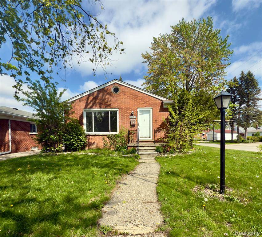 7402 COLONIAL Street, Dearborn Heights, MI 48127 1744