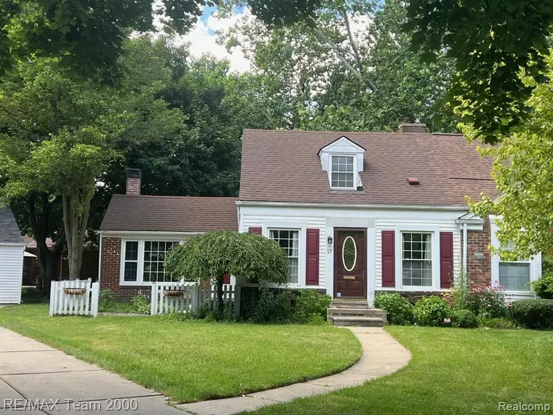 17 Carlton Lane, Dearborn, MI 48120 1017