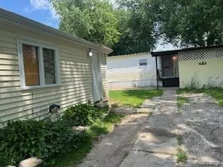 Brighton, MI 48114 8922,1717 Sandy Shore Street
