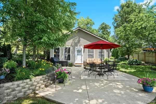 584 Black Oaks Trail, Howell, MI 48843 6143