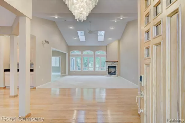 Rochester, MI 48306 4632,374 Oakbridge Drive