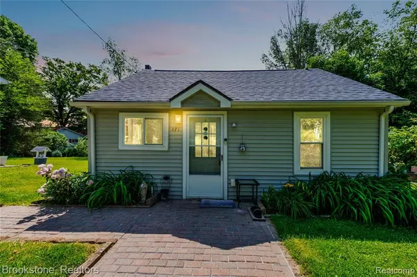 Columbiaville, MI 48421 9705,471 Lou Alice Drive