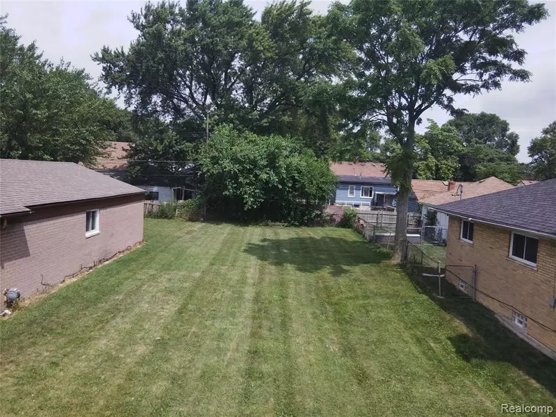 8275 Cadillac Avenue, Warren, MI 48089 2340