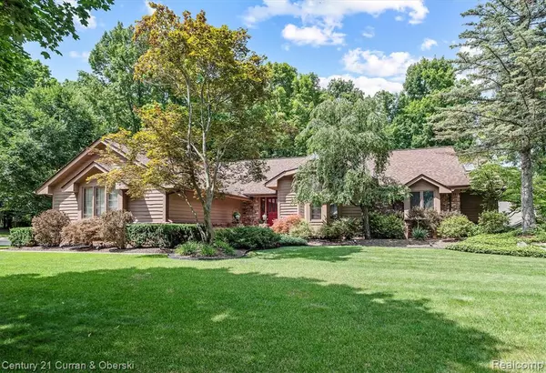 Northville, MI 48167 8925,43484 Scenic Lane