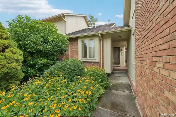 West Bloomfield, MI 48322 1276,5608 Hillcrest Circle