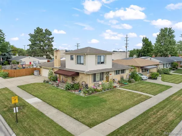 Saint Clair Shores, MI 48082 1560,21301 Violet Street