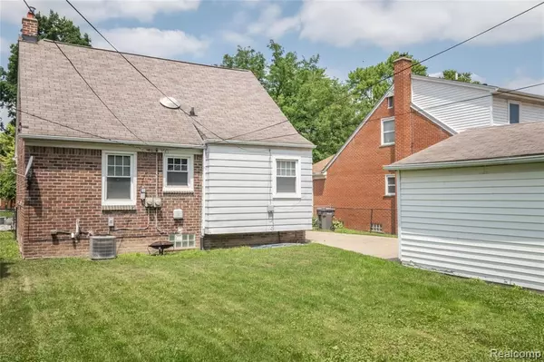 Dearborn, MI 48124 4381,2645 Willow Street