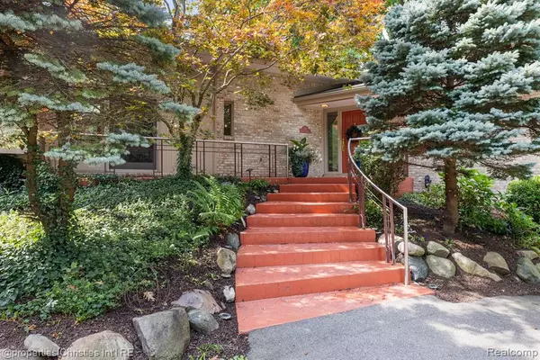 Bloomfield Hills, MI 48302 1918,1391 CEDAR BEND Drive