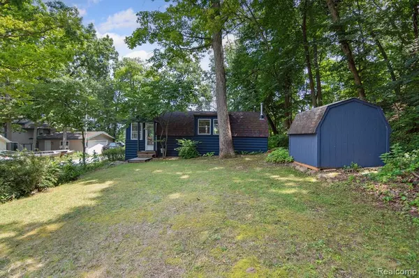 Brooklyn, MI 49230 8445,2319 Lakeview Drive