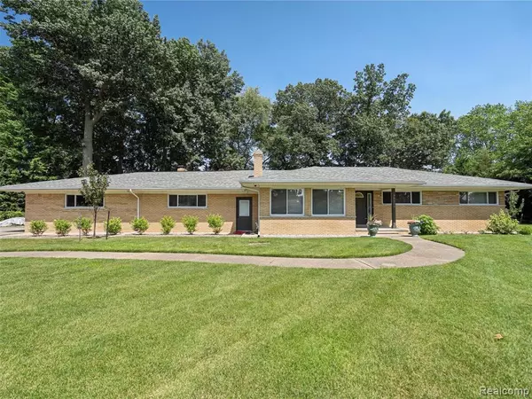 38268 E Horseshoe Drive, Clinton Township, MI 48036 1721