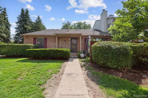 38819 Country Circle, Farmington Hills, MI 48331 1016