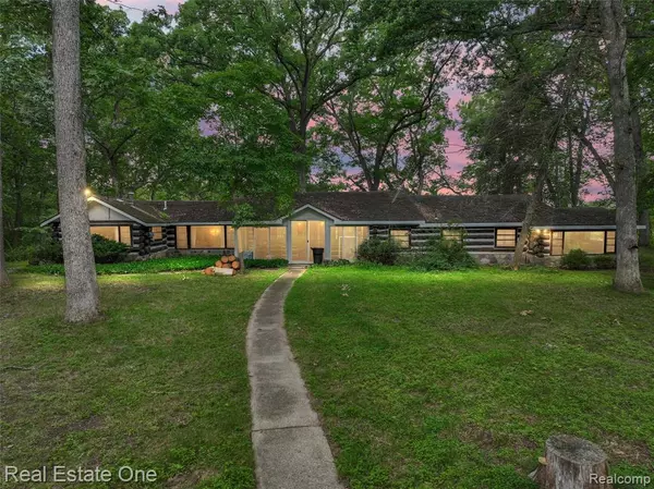 3511 Sutton Lane, Commerce Twp, MI 48390 1231
