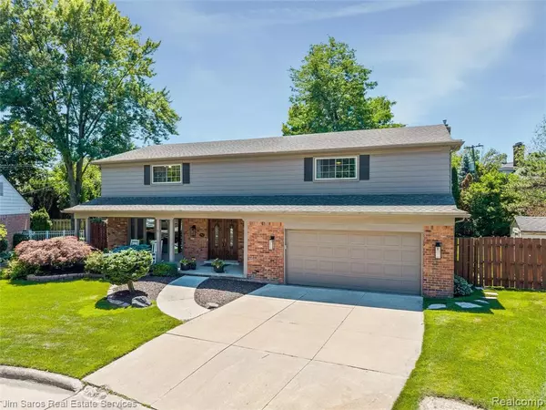 Grosse Pointe Woods, MI 48236 1134,753 Perrien Place