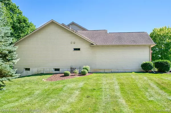 Fenton, MI 48430 3903,3130 Harbor Pointe Circle