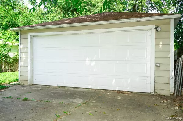 Dearborn Heights, MI 48125 2817,20926 Powers Avenue