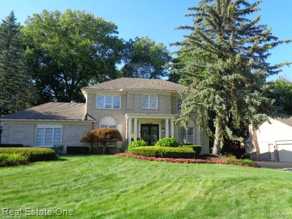 Farmington Hills, MI 48331 2973,38926 Plumbrook Drive
