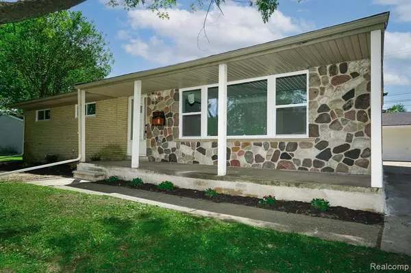 Southfield, MI 48076 1816,29140 Candlewood Lane